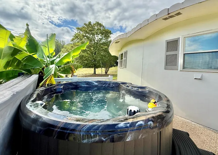 Country house Unique 1970s Round House W Hot Tub *