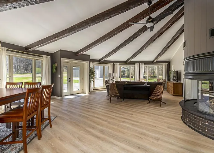 Unique 1970s Round House W Hot Tub Country house