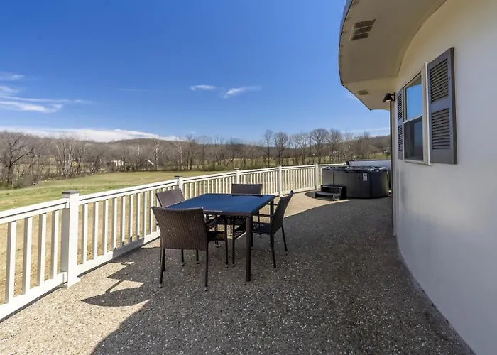 Unique 1970s Round House W Hot Tub Country house Elizabethtown