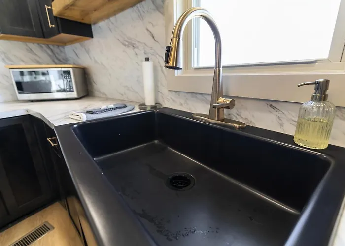 Unique 1970s Round House W Hot Tub Country house *